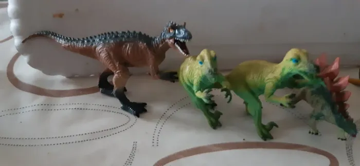 Lot dinosaures - photo numéro 2