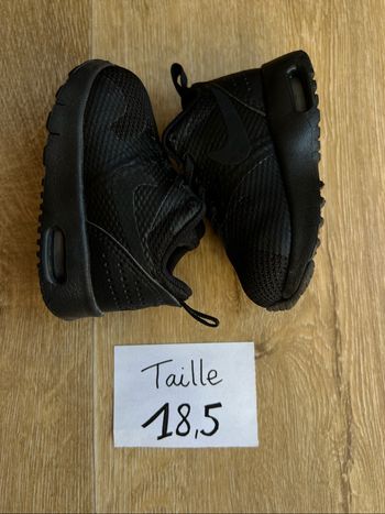 Baskets  bébé Nike Air Max Tavas TD 'Triple Black'  Taille 18,5 Neuf