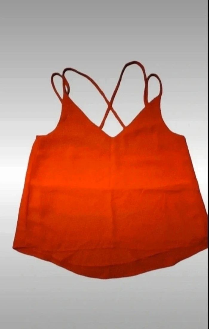 Top court rouge  sexy  taille 34 - photo numéro 2