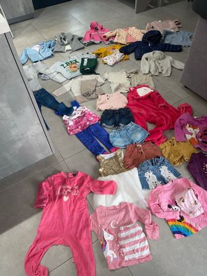 Lot 29 pièces 24 mois / 2 ans