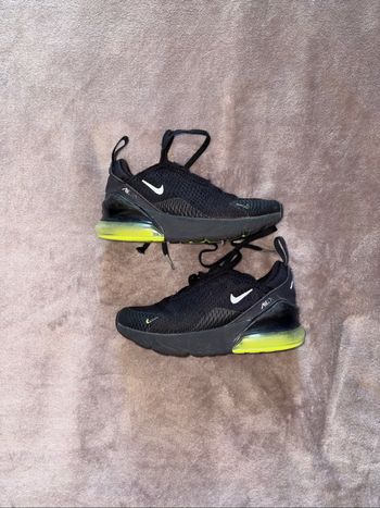 Baskets Nike enfant Air70 noir taille 28 en très bon état