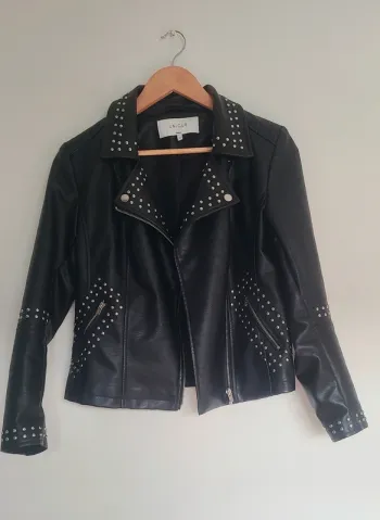 Veste en simili cuir noir à clous taille M