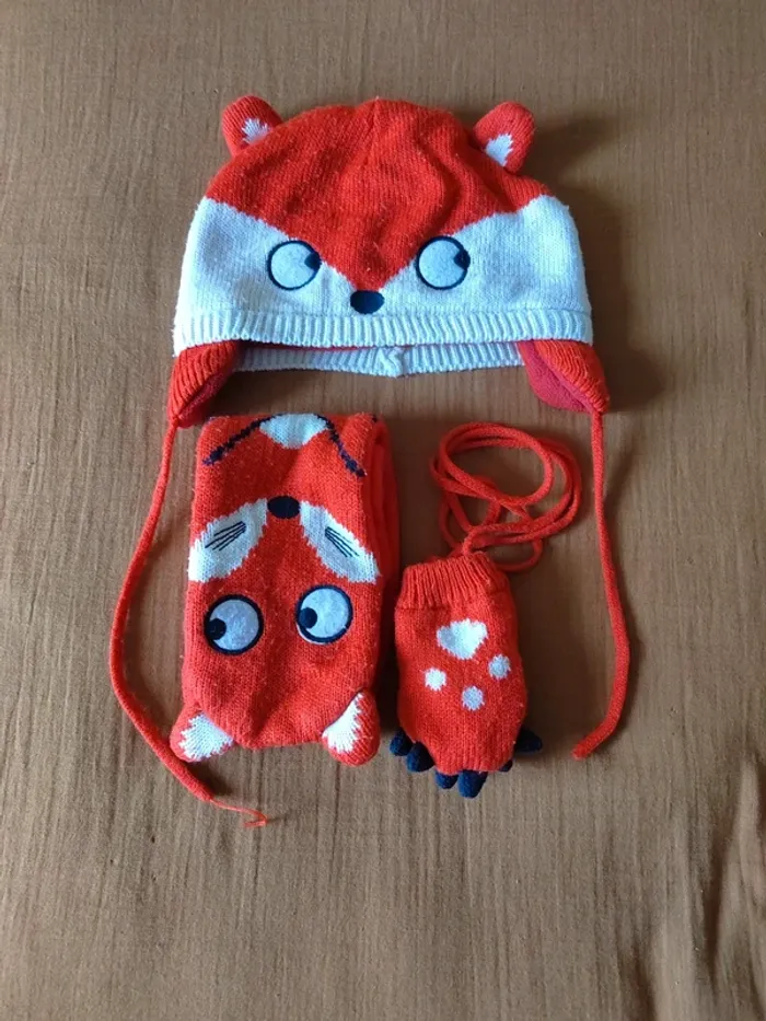 Lot bonnet+écharpe+moufles Renard DPAM