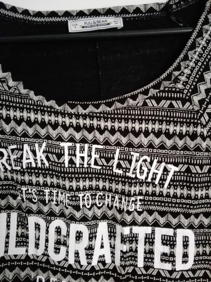 Tee shirt court noir et gris imprimés ethniques Pull&bear - photo numéro 4