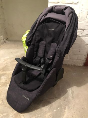 Poussette Maxi cosy 3 en 1 et base isofix