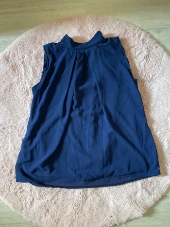 Haut femme élégant sans manche