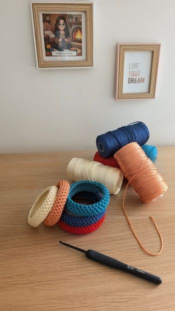 Bracelet au crochet - fait main - laine cordon fine effet satin