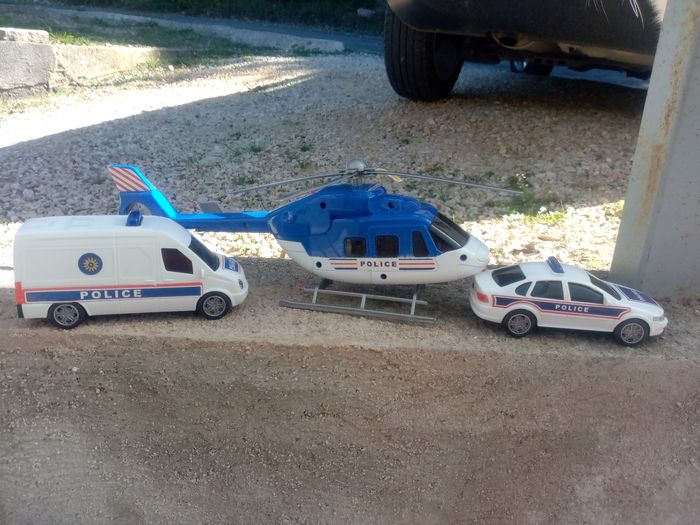 Lot jouets police