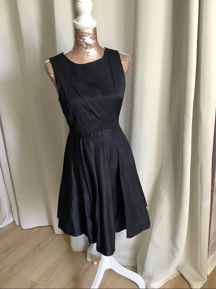 Robe noire Coupe patineuse Effet drapé devant naf naf o comme neuve - photo numéro 1