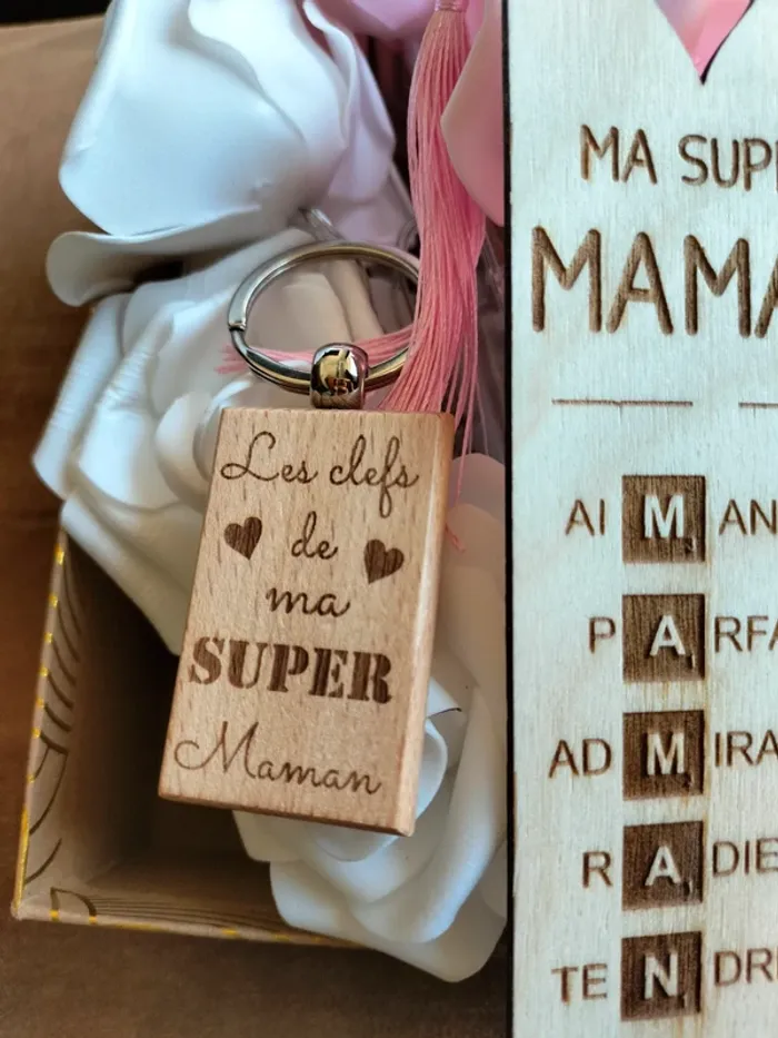 Coffret marque page+ porte clé en bois + guirlande de rose lumineuse pour cadeau maman neuf - photo numéro 4