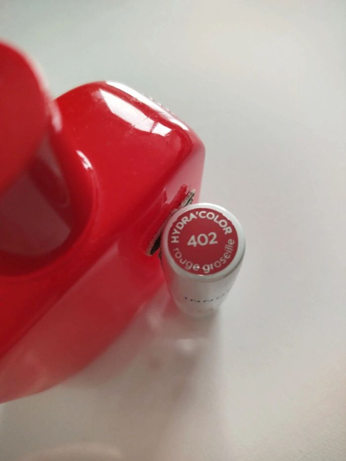 Neuf ce rouge à lèvres coloris framboise - photo numéro 3
