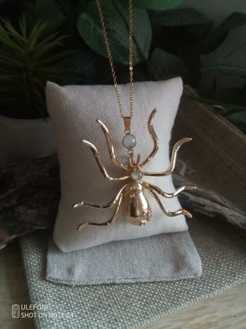 Collier araignée avec pierres naturelles semi précieuses