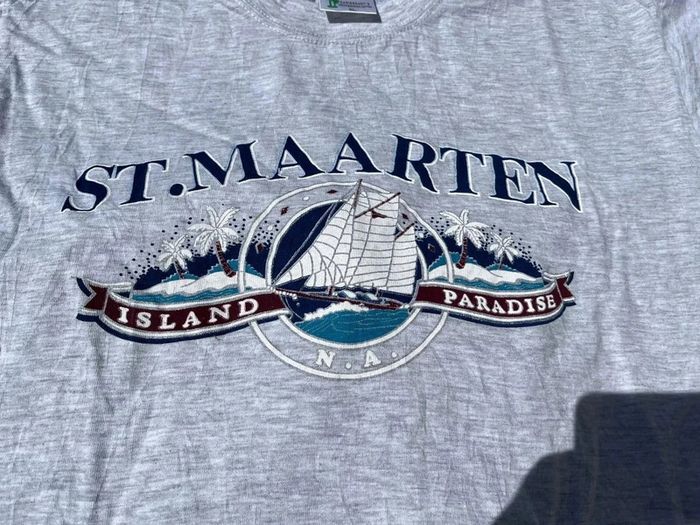 T shirt de Saint Martin gris peu porté - photo numéro 3