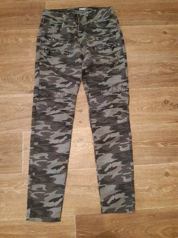 Pantalon femme motif camouflage