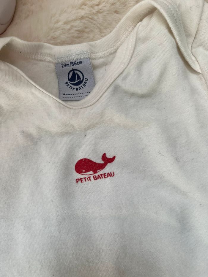 body manches courtes motif baleine rouge Petit Bateau - 24 mois - photo numéro 2