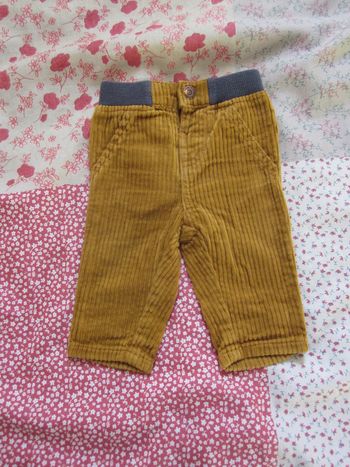 Pantalon velours côtelé marron 3 mois