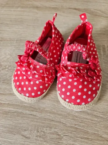 Jolies chaussures 6/9 mois primark