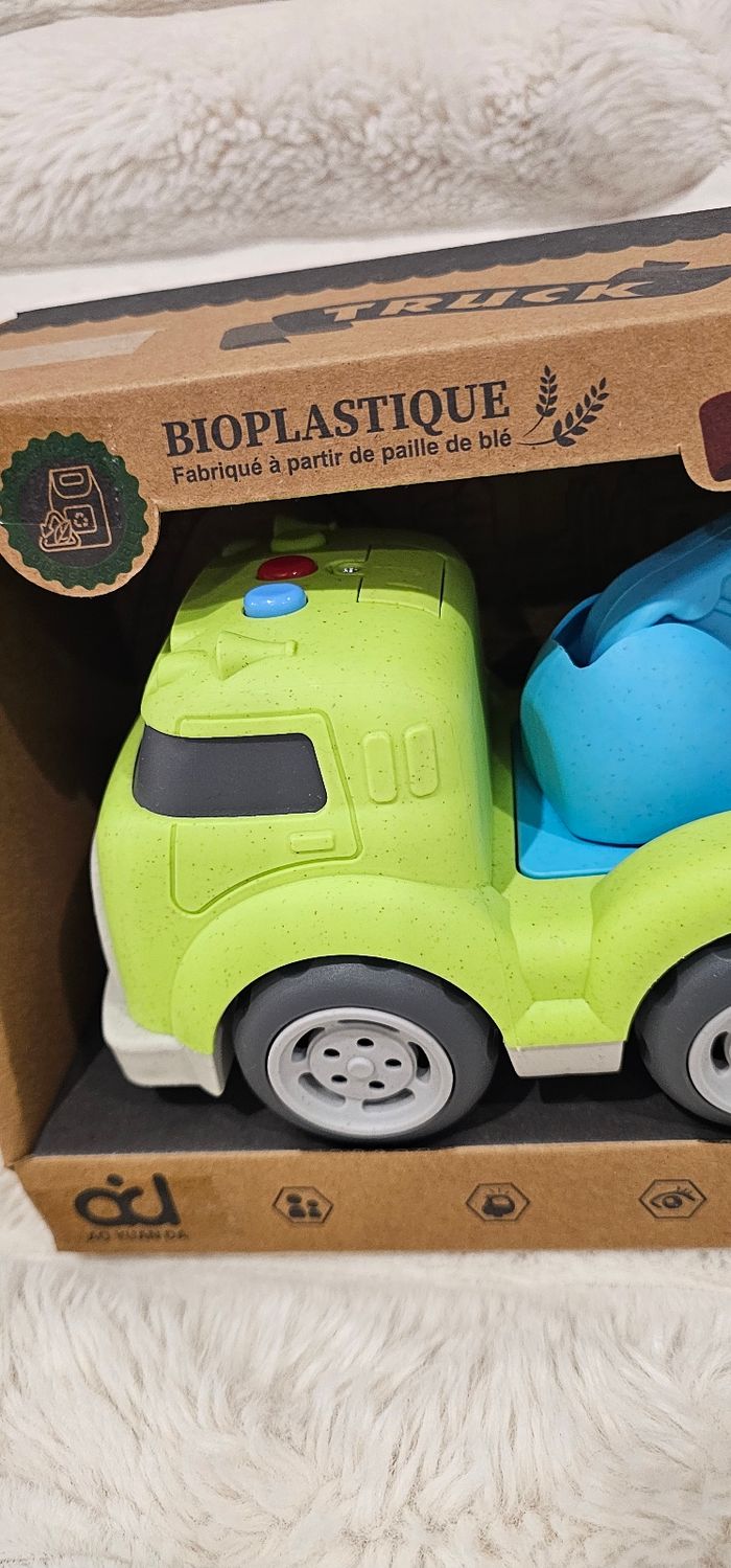 Camion grue sonore en bioplastique Neuf - photo numéro 2