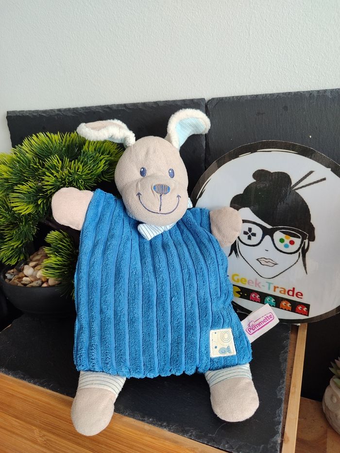 Doudou semi plat  chien Pommette Intermarché bleu beige poisson côtelé rayé 1986