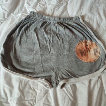 Short Winnie l'ourson Disney neuf 8 ans