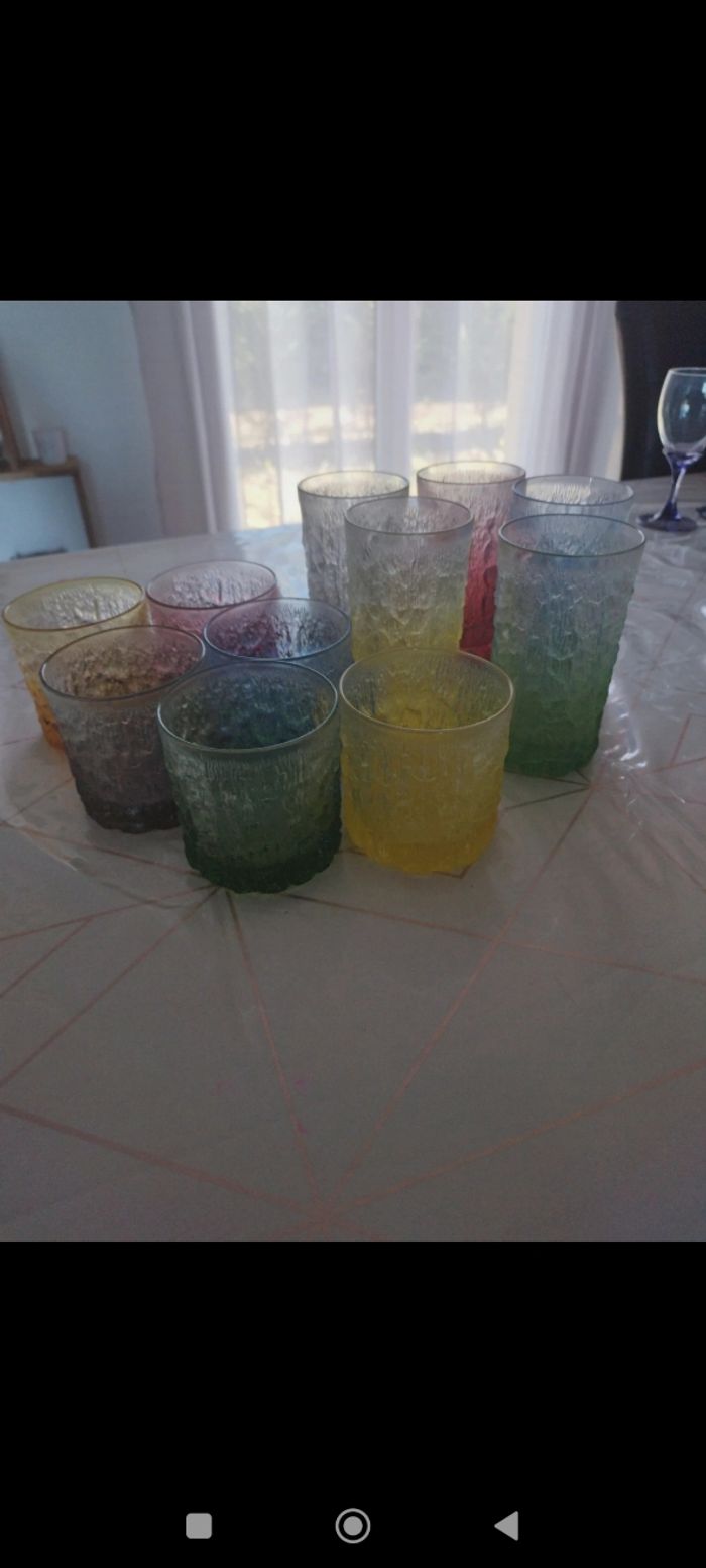 Lot de 11 verres  colorés