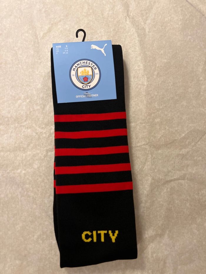Short de foot Puma, équipe Manchester City avec chaussettes taille 13/14 ans authentique neuf - photo numéro 10