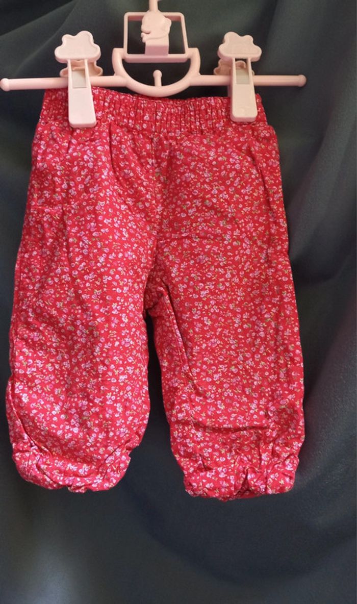 Pantalon rouge t-shirt rose - photo numéro 3