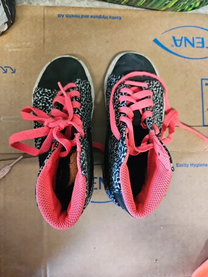 Basket nike noir et rose - photo numéro 3