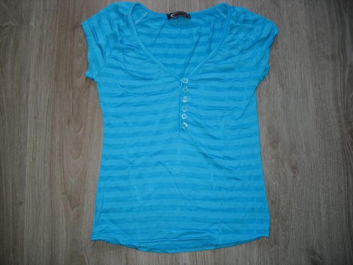 TEE SHIRT MC TURQUOISE "MOVING PARIS" - TAILLE 36 - n°01 - photo numéro 2