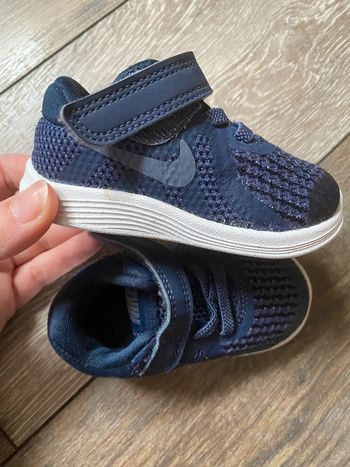 Petites baskets Nike marine 18,5