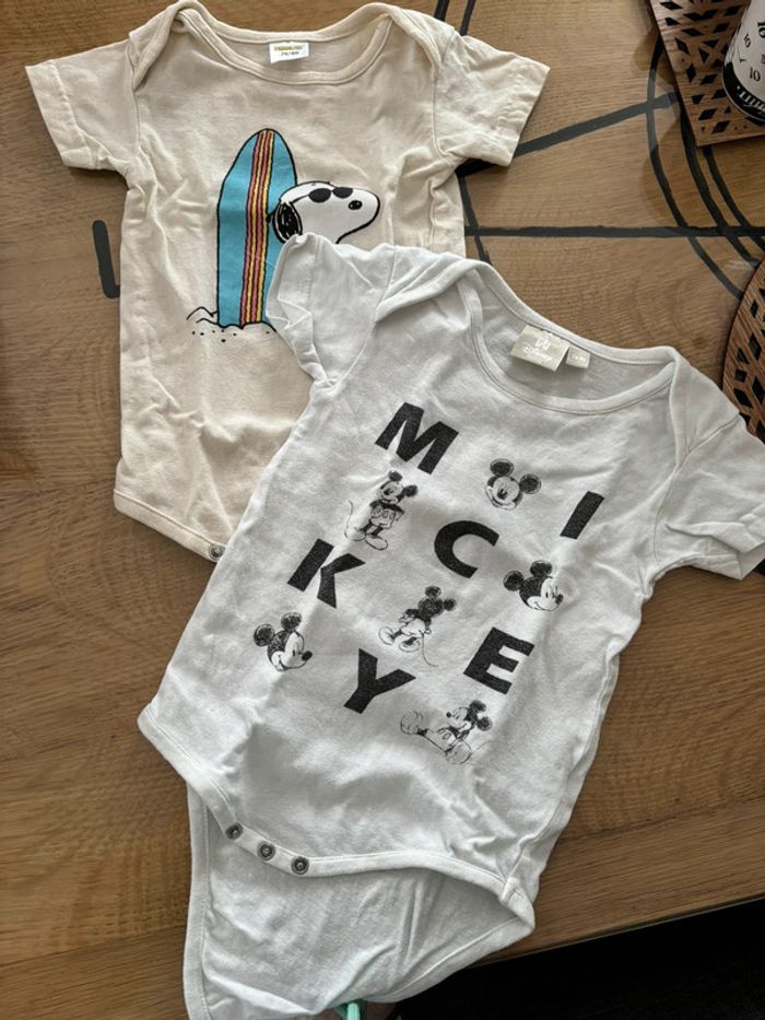 Lot 2 body Mickey et Peanuts Taille 9 mois