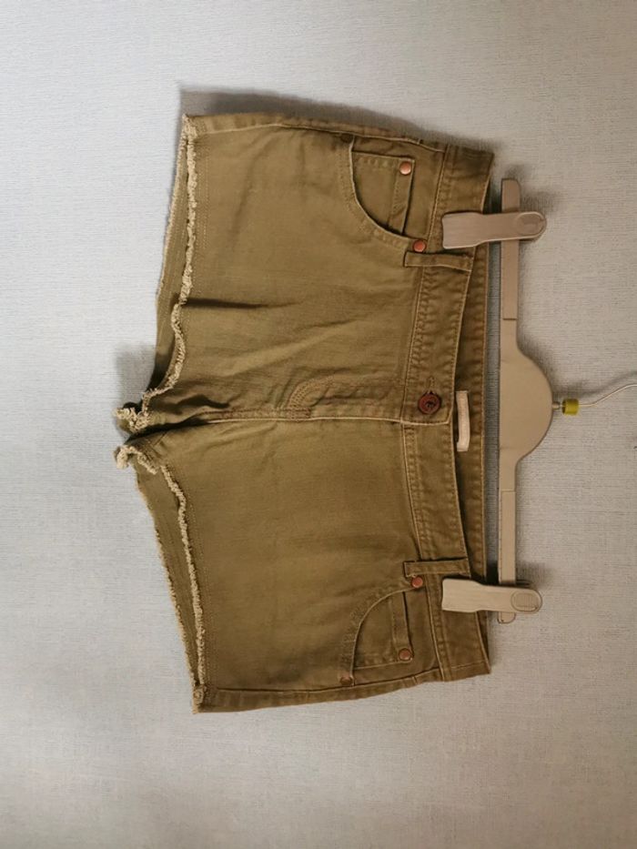 Short kaki - photo numéro 3