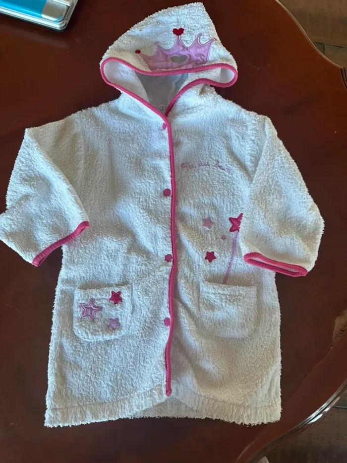 Peignoir, brodé au nom de Juliette taille deux ans