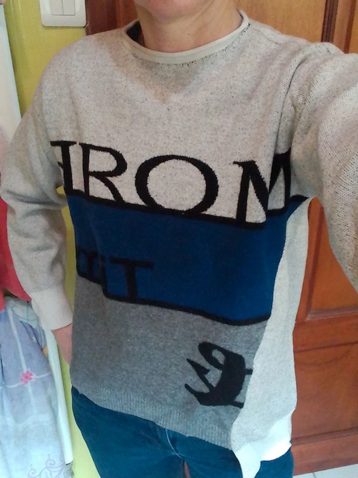 Pull femme blanc cassé asymétrique