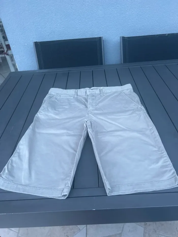 Bernuda gris clair