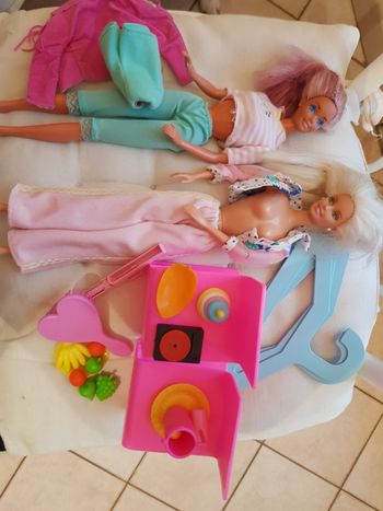 Lot de 2 barbies