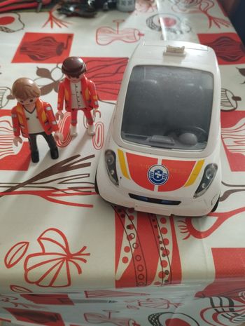 Playmobil ambulancier