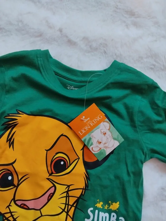 Tee-shirt Le roi lion vert, Disney, taille 5 ans,neuf avec étiquettes - photo numéro 2