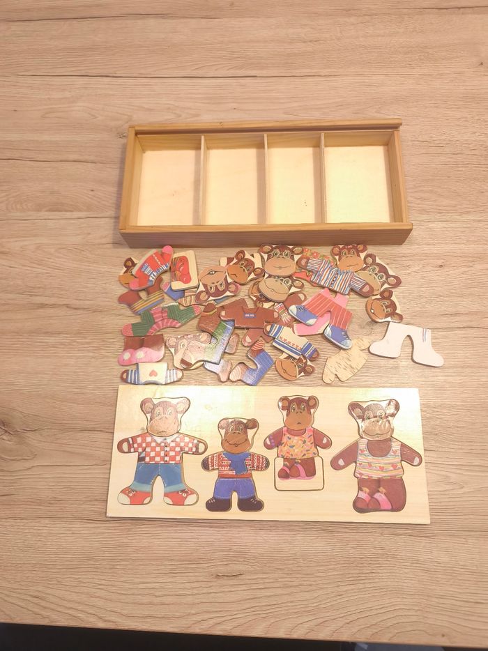 Jeu en bois famille ours
