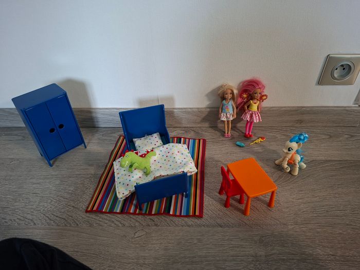 Lot poupées chelsea et meubles - photo numéro 2