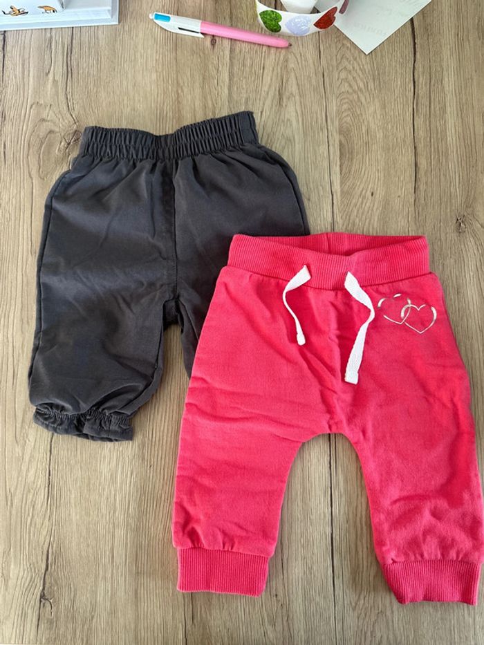 Lot 2 pantalons taille 3 mois