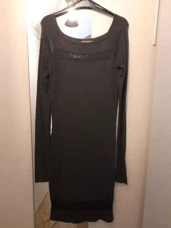 Robe noire à manche longue de taille 38