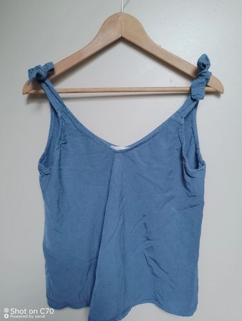 Haut fluide bleu noeud epaule