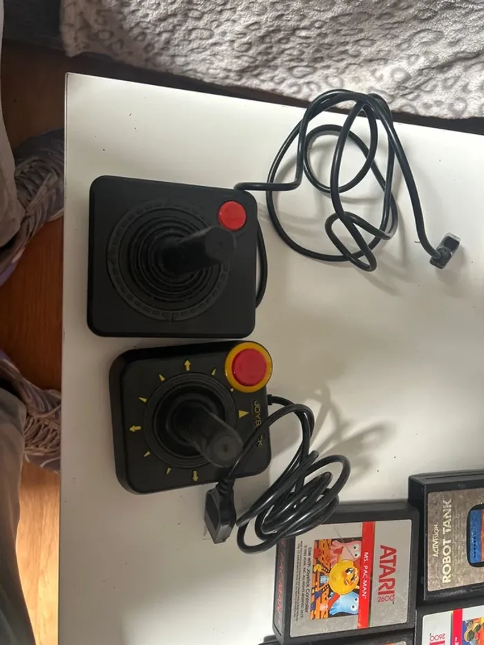 Jeux et mannette atari 2600 - photo numéro 2