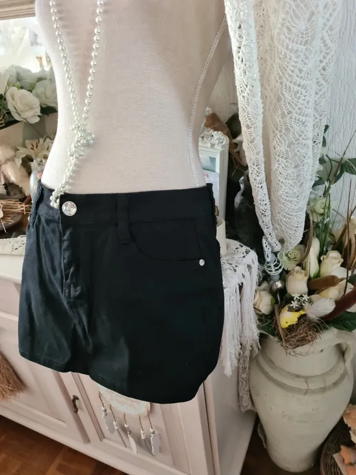 Mini jupe noire bouton bijou Clandjones Taille 40 - photo numéro 2