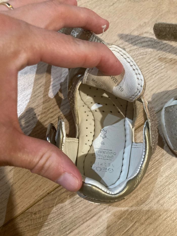 Sandale geox modèle macchia beige /gold taille 19 - photo numéro 2