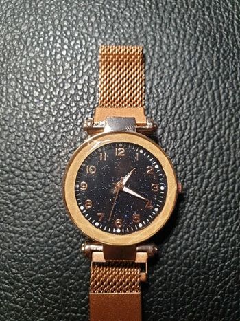Montre bracelet magnétique dorée