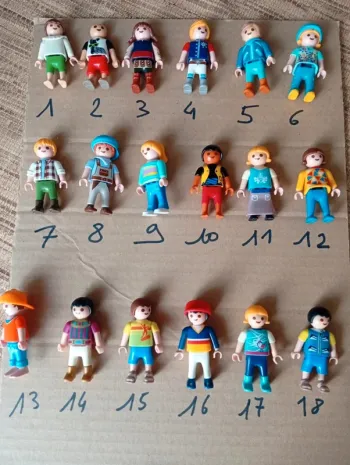 Lot de 33 Playmobil enfants