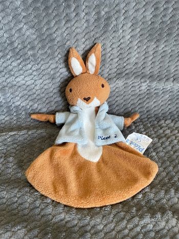 Doudou plat lapin marron blanc gilet bleu Picot 2