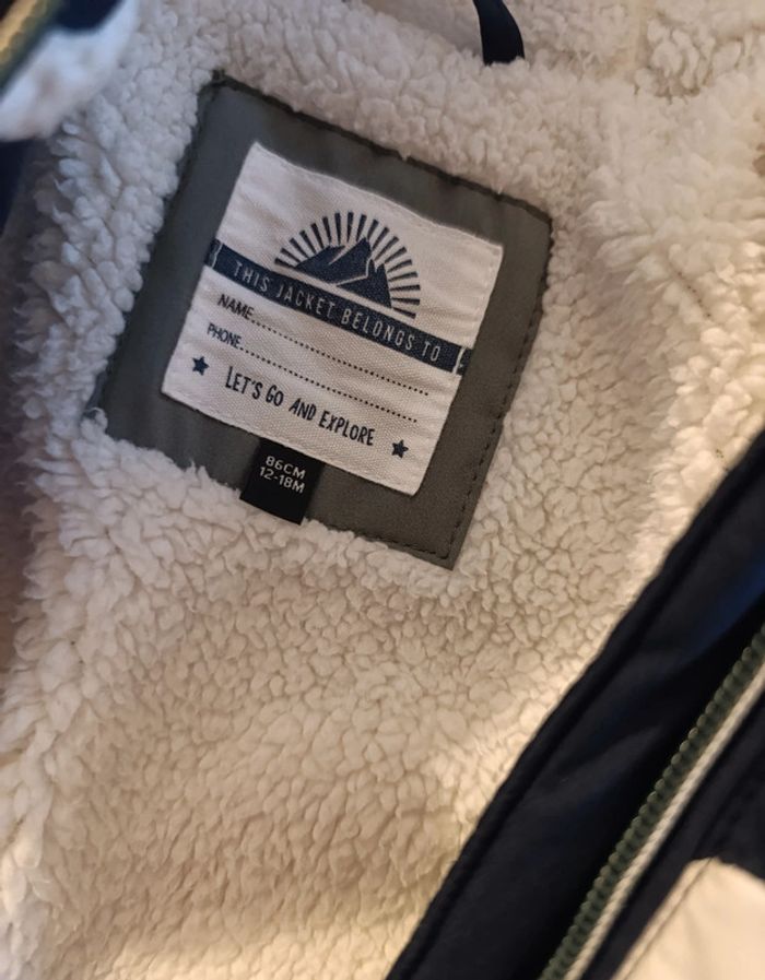 Manteau épais avec capuche tricolore
Taille 12 / 18 mois - photo numéro 3